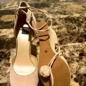 White market beech wedge women shoes,size 9.5 never been worn..